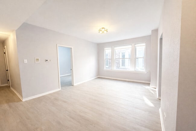 Building Photo - 902 W Margate Terrace