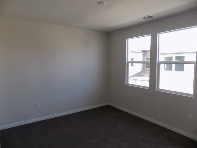 Building Photo - Beautiful 1 Bedroom 1 Bath Condo in Ranch ...