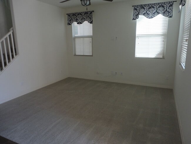 Building Photo - Great Rental Location
