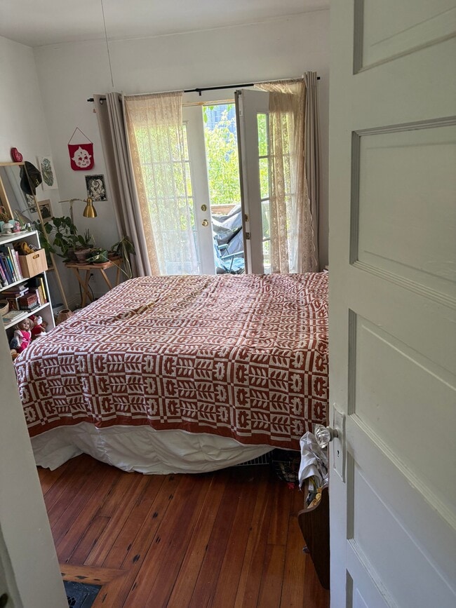 Building Photo - 16 Leach St