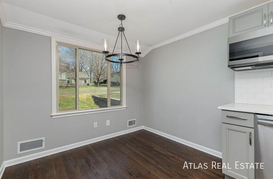 Building Photo - 8600 Lamar Ave