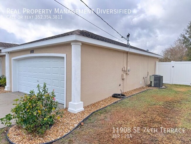 Building Photo - Charming 3 Bedroom 2 Bath