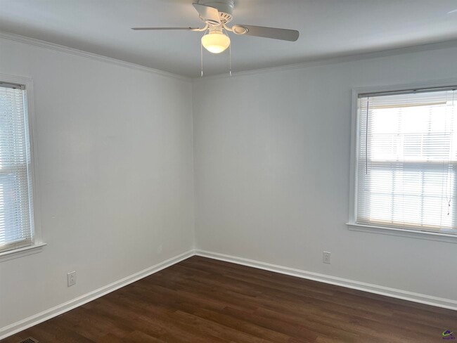 Building Photo - 117 N Springs Ct