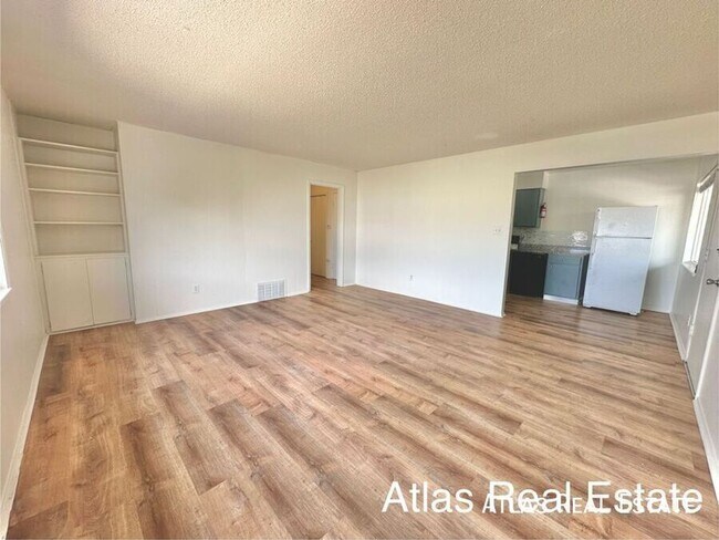 Building Photo - 303 University Dr
