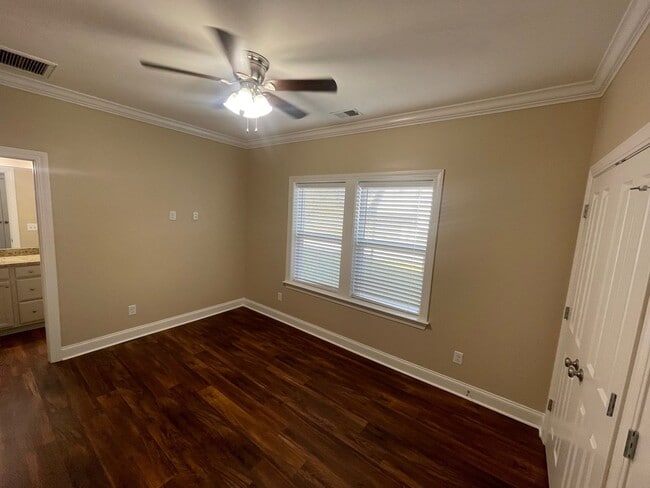 Building Photo - Beautiful 3bed, 2bath Home in Park Circle