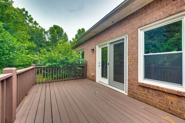 Building Photo - 902 Catlow Ct