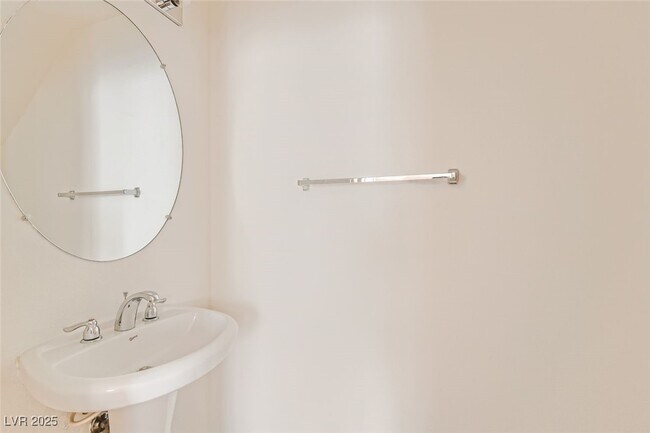 Building Photo - 3645 Lakeside Villas Ave