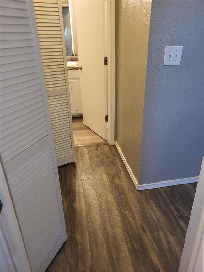 Building Photo - 2110 NW Lindy Ave