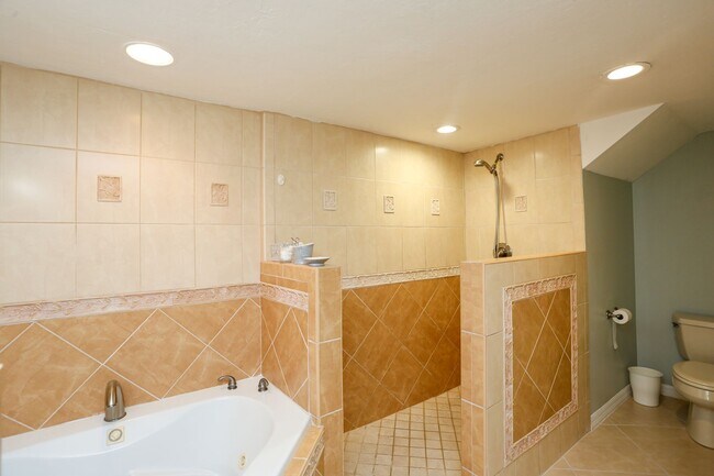 Building Photo - **WORLD TENNIS CENTER**3 BEDS/3.5 BATHS**F...