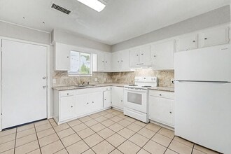 Building Photo - 514 N 8th St