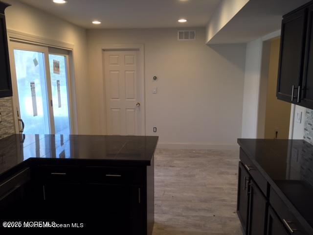 Building Photo - 28 Irongate Ln