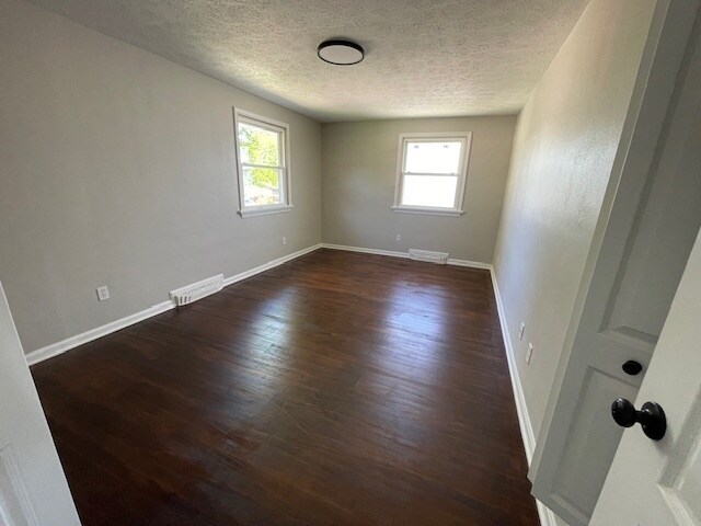 Building Photo - Newly remodeled 3 bedroom home
