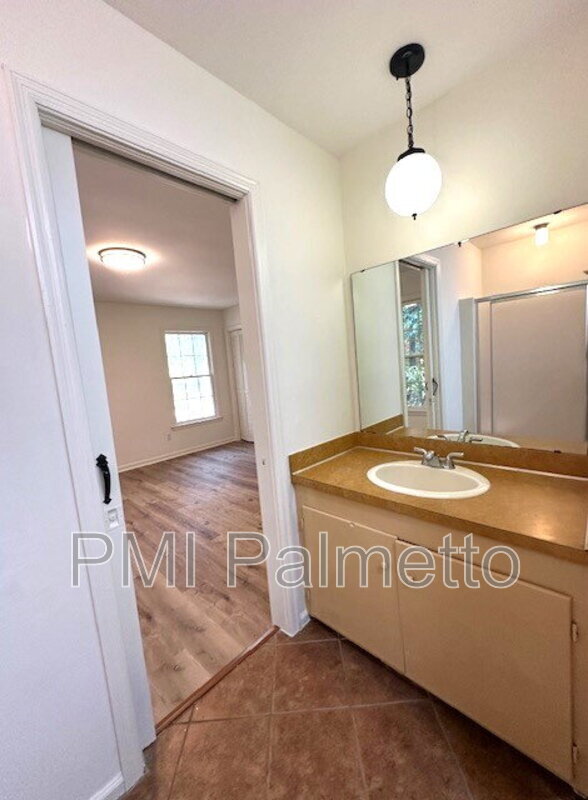 Building Photo - 222 Indian Creek Cir