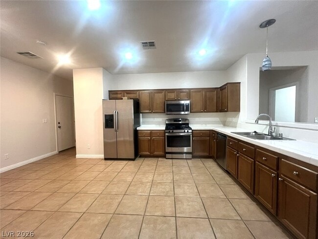 Building Photo - 11027 Village Crest Ln