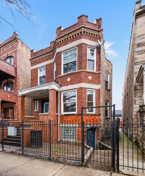 Building Photo - 879 N Richmond St