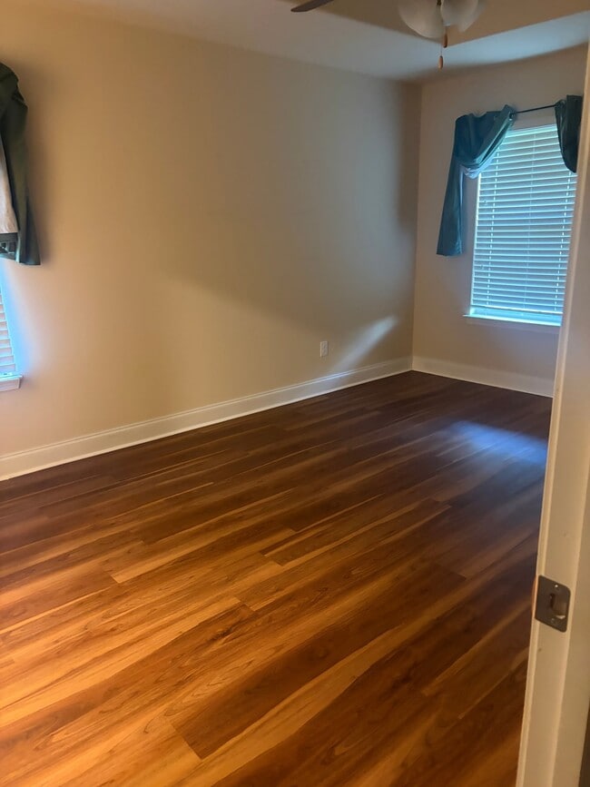 Building Photo - 102 Black Creek Way