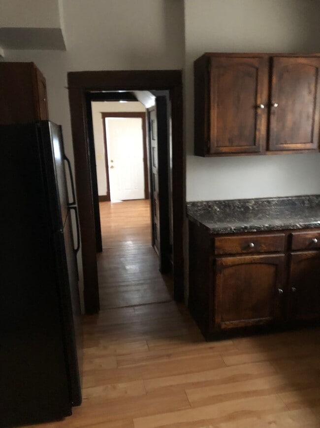 Building Photo - Cozy 3 bedroom house available