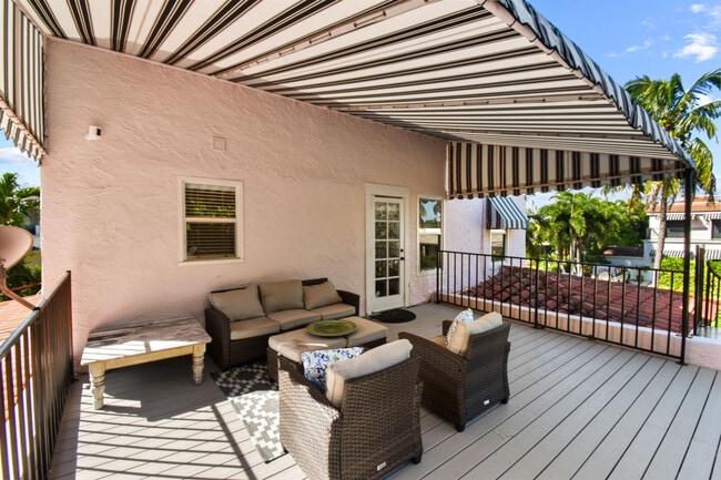 Building Photo - 194 Almeria Rd