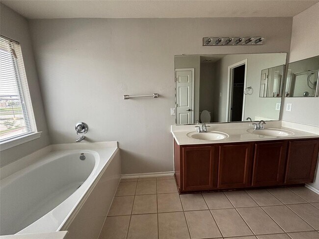 Building Photo - 2710 Maybrook Hollow Ln