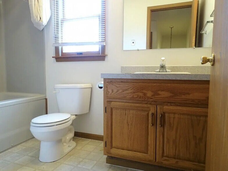 Building Photo - 219 N Market St