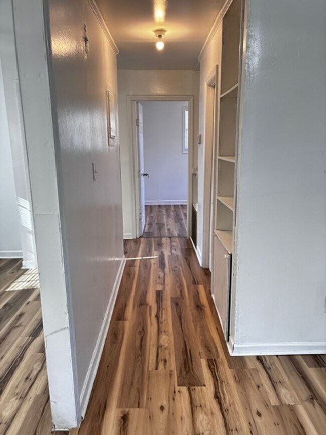 Building Photo - Updated 2BR Home with Large Yard in Batesburg