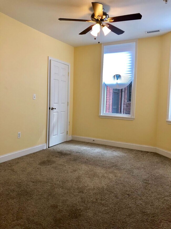 Building Photo - Apartment Units in Old Goucher, Baltimore, MD!
