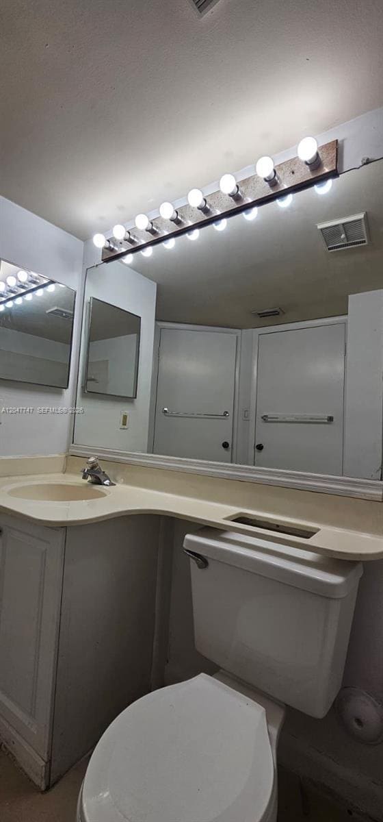 Building Photo - 990 Coral Club Dr