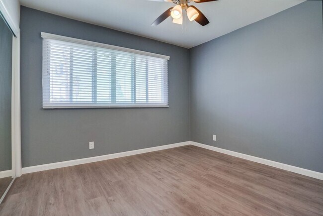 Building Photo - 621 E 99th St