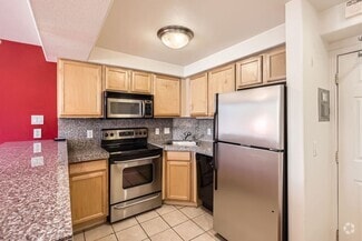 Building Photo - Cool 1 bedroom Condo in Uptown Medical Dis...