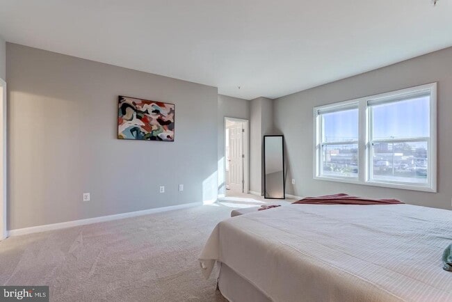 Building Photo - 44848 Tiverton Sq