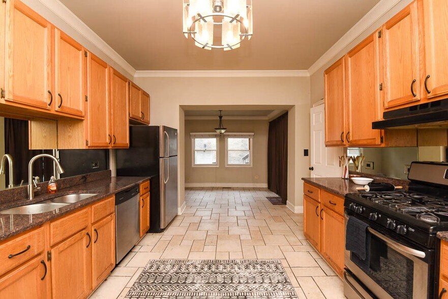 Primary Photo - 1720 N Ashland Ave
