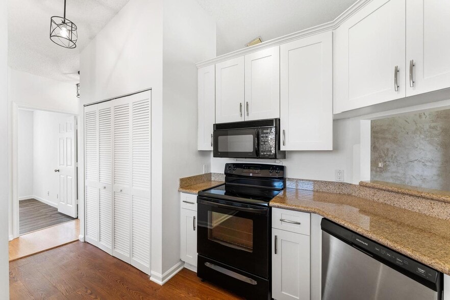 Building Photo - 18 Via de Casas Sur