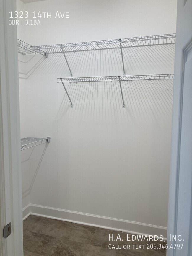 Building Photo - 1323 14th Ave