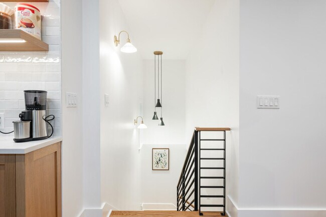 Building Photo - 2457 4th Ave W