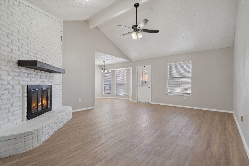 Building Photo - 2804 S Meadow Dr