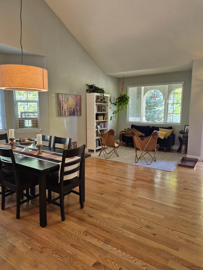 Building Photo - 11049 Meadowvale Cir