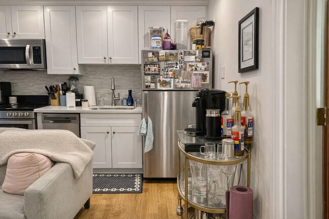 Building Photo - 92 W Cedar St