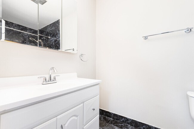 Building Photo - 6165 Knoll Wood Ct