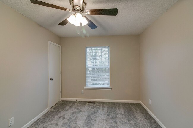 Building Photo - 1244 Parkway Pl