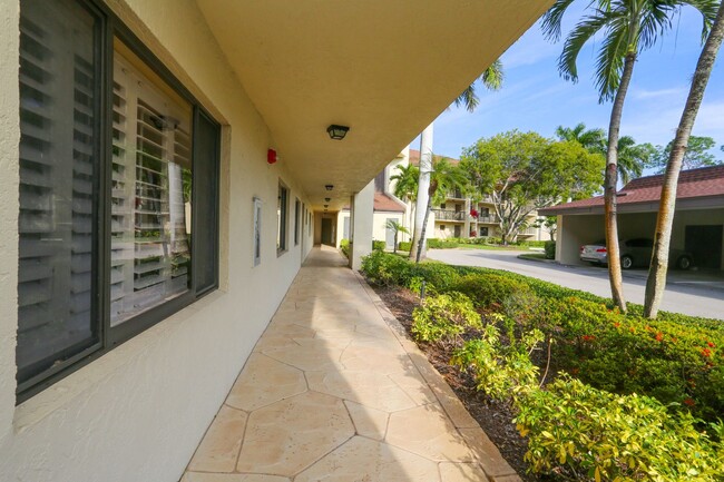 Building Photo - ** TIMBER CREEK AT LELY  ** 2 BED / 2 BATH...