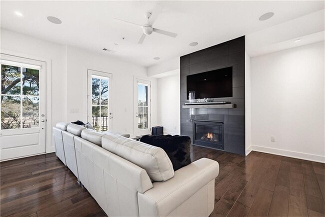 Building Photo - 3573 Parkside Wy