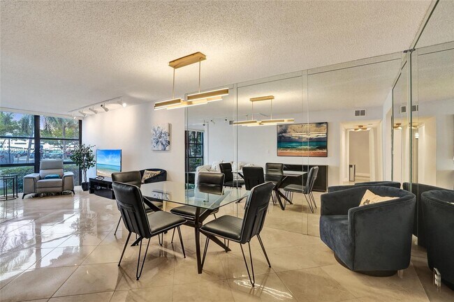 Building Photo - 1000 Parkview Dr