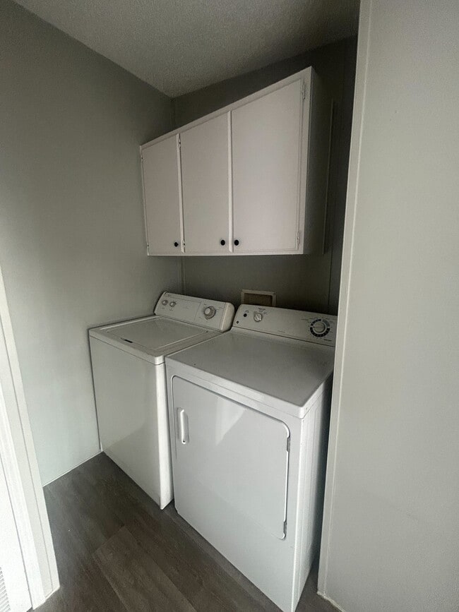 Building Photo - 3601 E Wyoming Ave