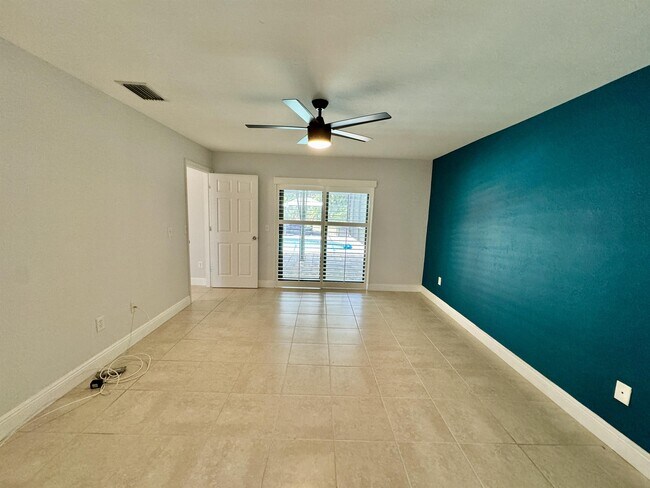 Building Photo - 5580 Cynthia Ln
