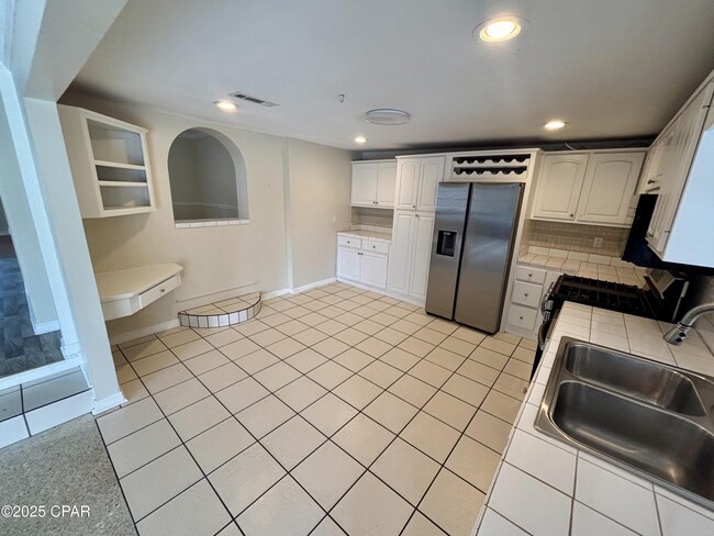 Building Photo - 1206 Buena Vista Blvd