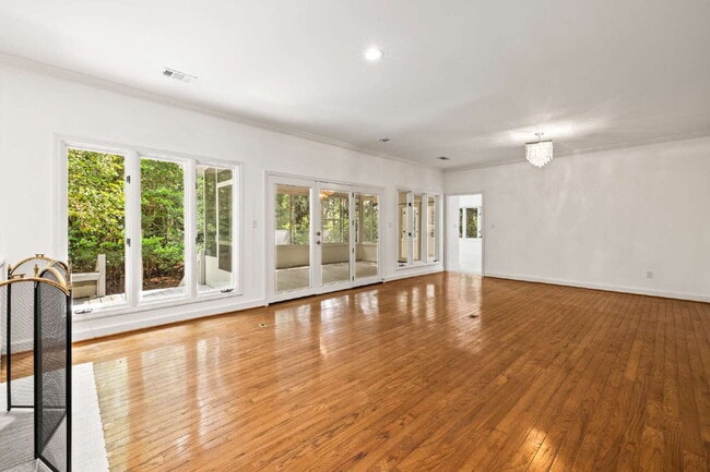 Building Photo - "Experience Southern Charm: Spacious 3-Bed, 3-Bath Home in The Landings"