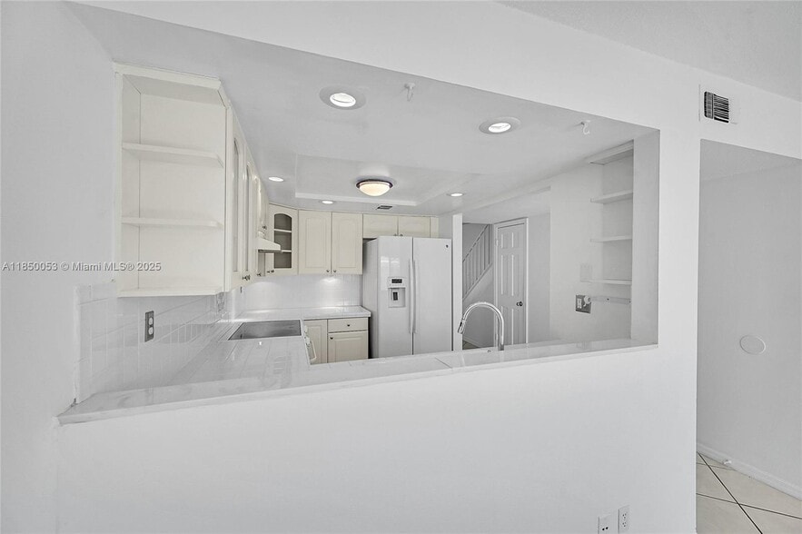 Building Photo - 5555 N Ocean Blvd