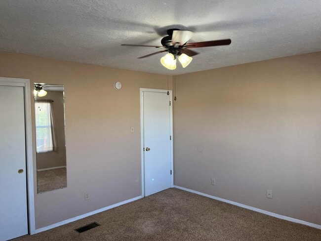 Building Photo - 4985 Butte Pl NW