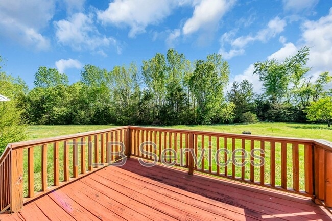 Building Photo - 211 Fall Creek Dr