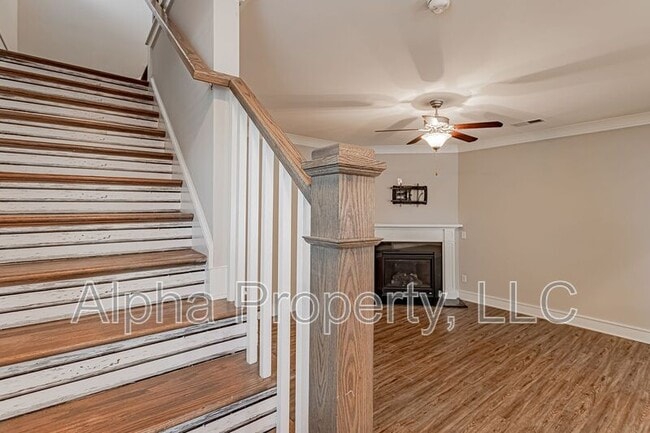 Building Photo - 400 Pangel Ln